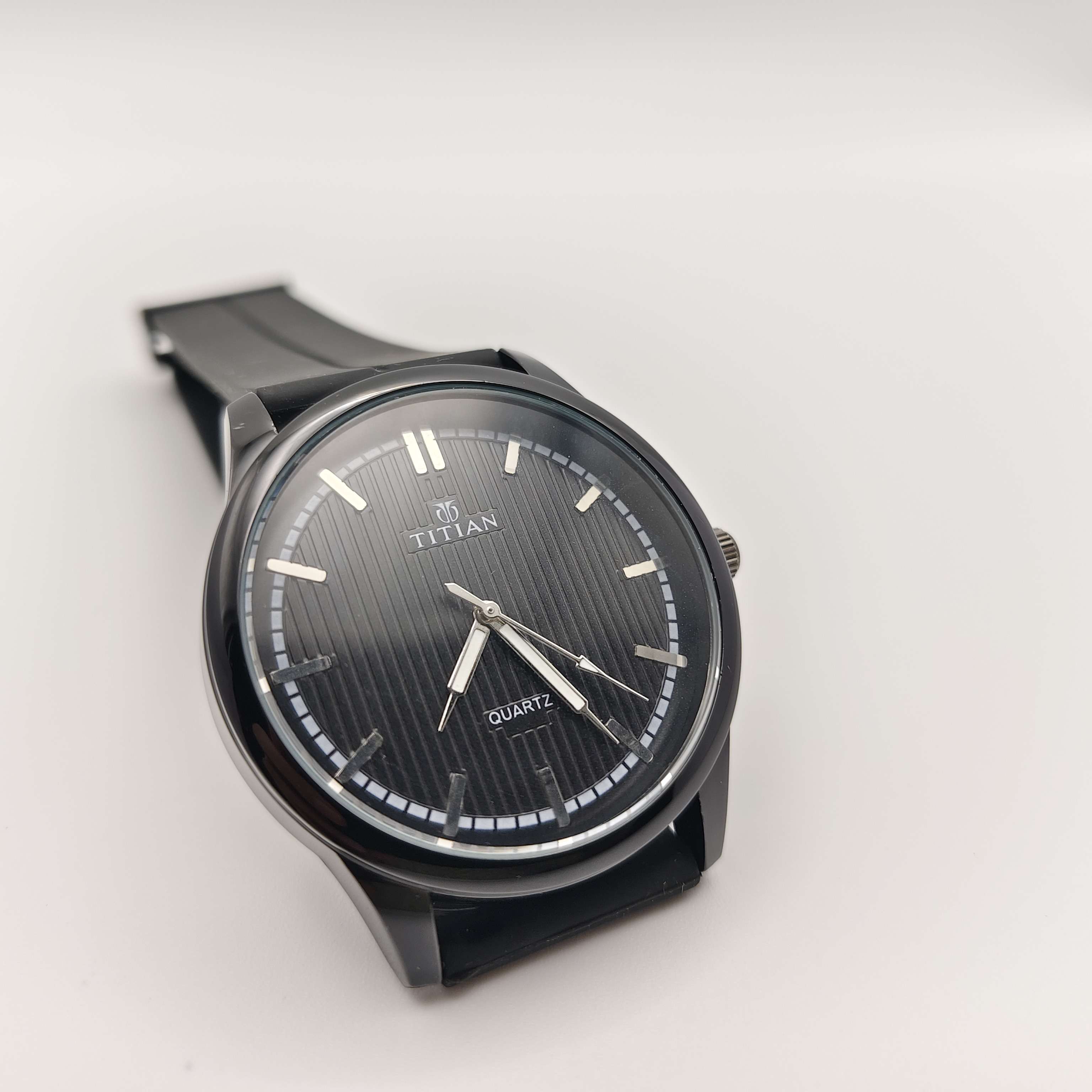 Titian Quartz All-Black Men's Watch with Silicone Strap